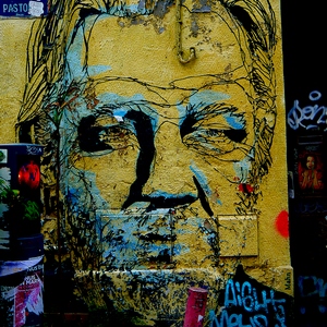 Mur recouvert d'un visage en traits noirs - France  - collection de photos clin d'oeil, catégorie streetart